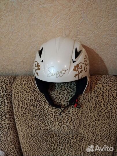 Горнолыжный шлем с очками женский