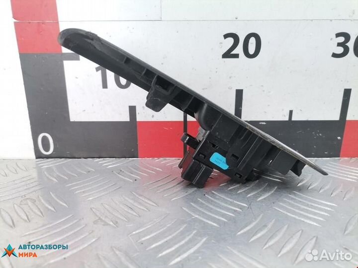 Кнопка стеклоподъемника Nissan Note E11 рест. 2013