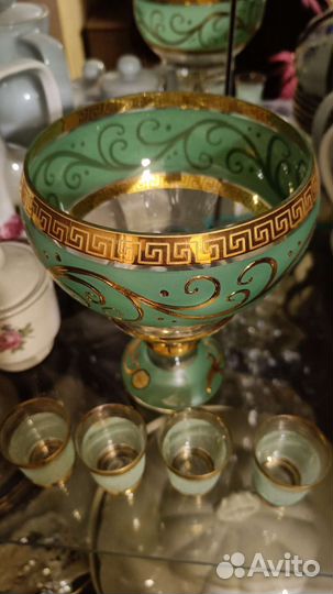 Ваза конфетница из цветного стекла и рюмки