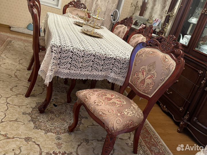 Стол со стульями