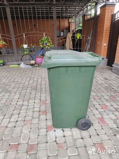 Мусорный бак на 240 литров