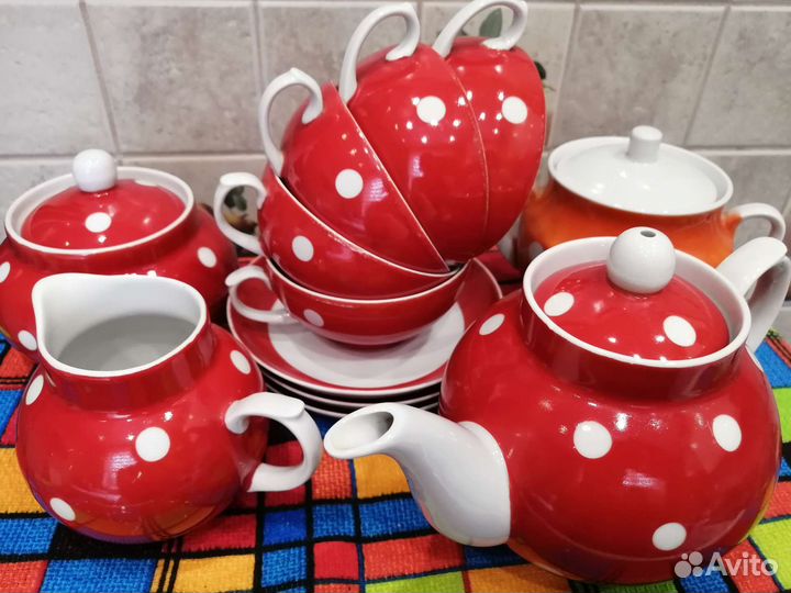 Чайный сервиз СССР красный в белый горох