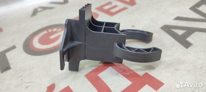 Кронштейн трубки бачка омывателя Volkswagen Tiguan