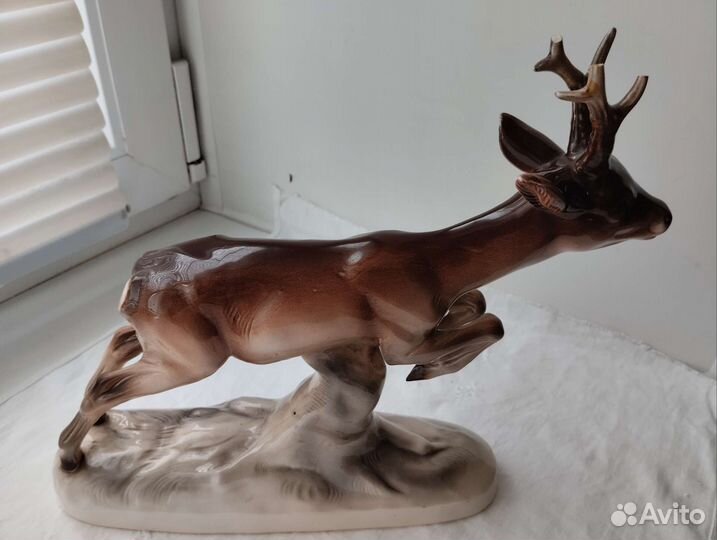Олень фигурка