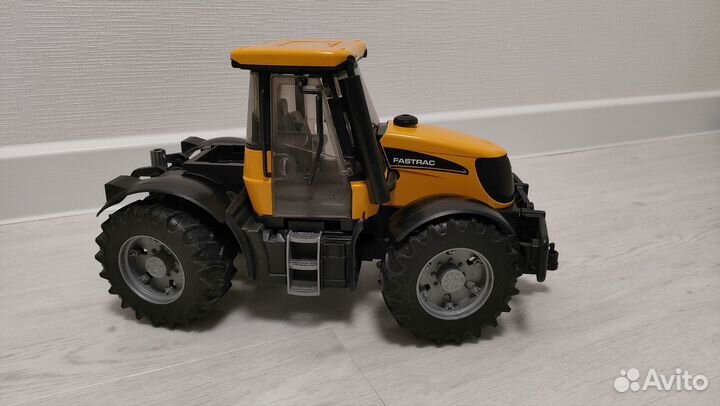 Оригинальный трактор Bruder JCB Fastrac 3220