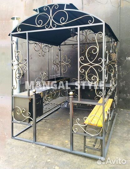 Мангал с крышей