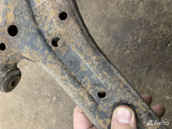 Рычаг подвески левый Hyundai Accent 2