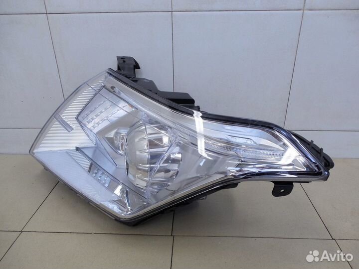 Фара правая SRX 2009
