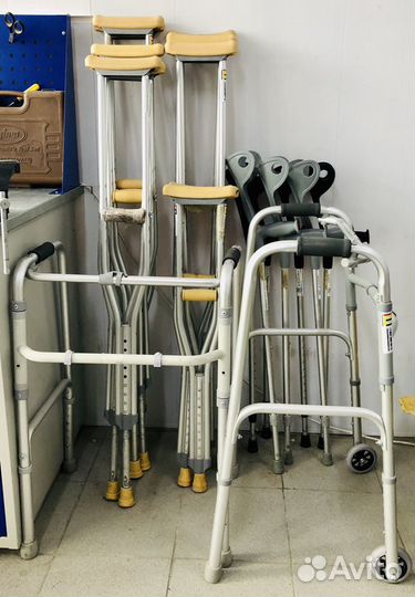 Аренда костылей, ходунков, инвалидных колясок