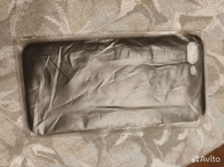 Чехлы на телефон