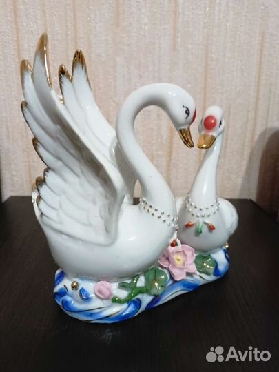 Статуэтка лебеди