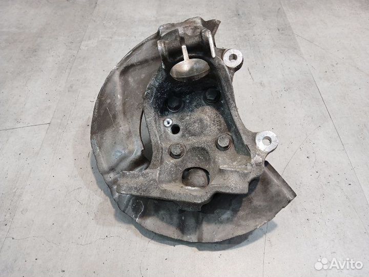 Кулак передний правый Bmw 550 E60 E61 N62B48B 2006