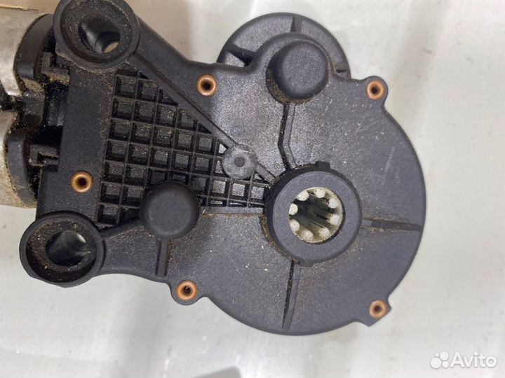 Моторчик регулировки сиденья передний левый Iran