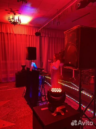 Диджей / Звукорежиссёр / сцена / звук / свет
