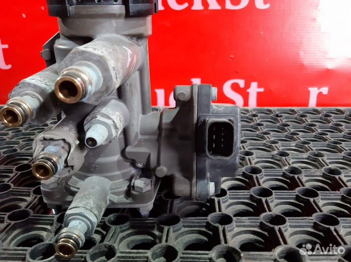 Кран управления тормозами прицепа