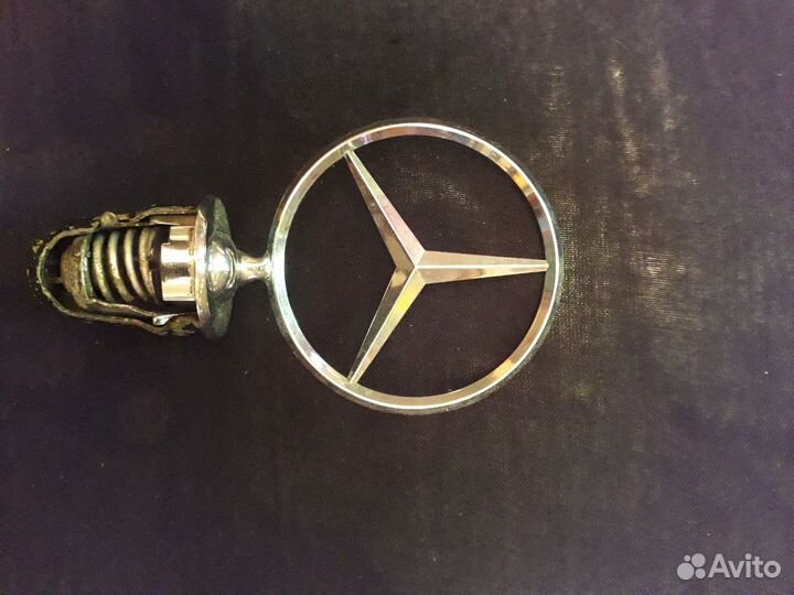 Эмблема на капот