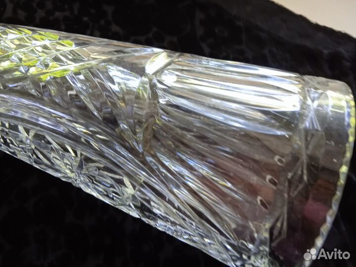 Рог хрусталь,длина 34,5см,с ручной резьбой