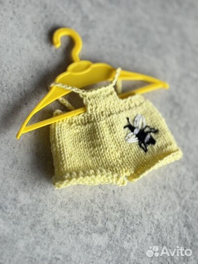 Медвежонок в костюме пчелки