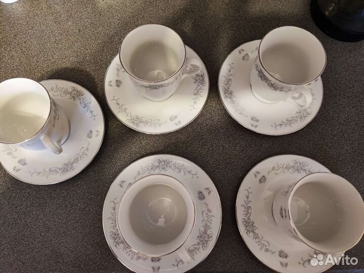 Фарфоровый чайный сервиз