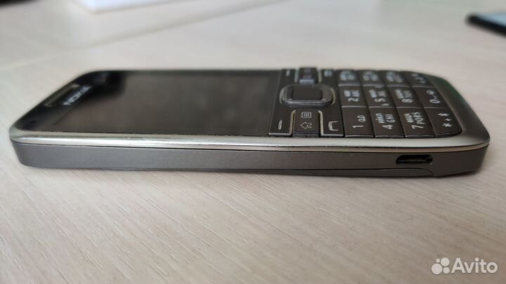 Телефон Nokia E52