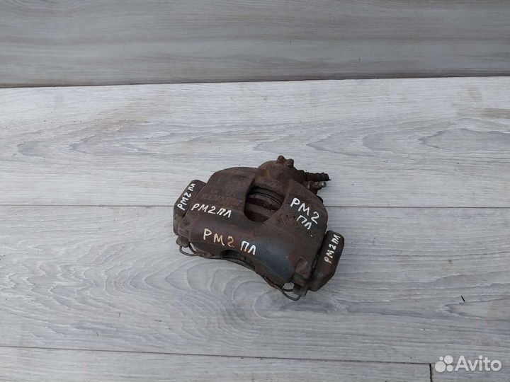 Суппорт передний левый Renault Megan 2