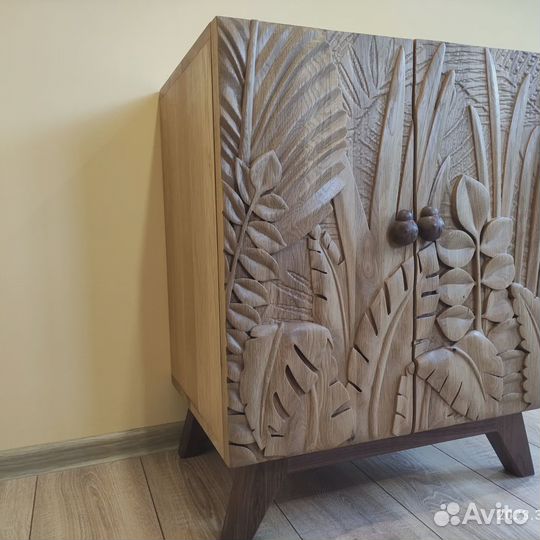 Шкафчик из массива дуба