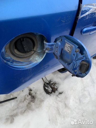 Лючок бензобака Nissan Note E11