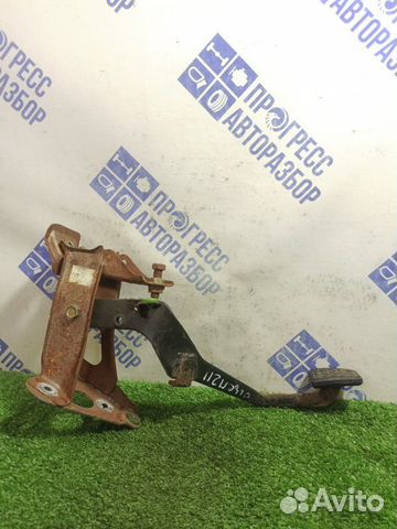 Педаль сцепления Toyota Avensis универсал 1.8