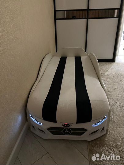 Детская кровать машина