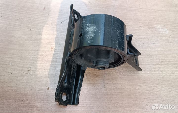 Подушка двигателя правая Mitsubishi Outlander XL