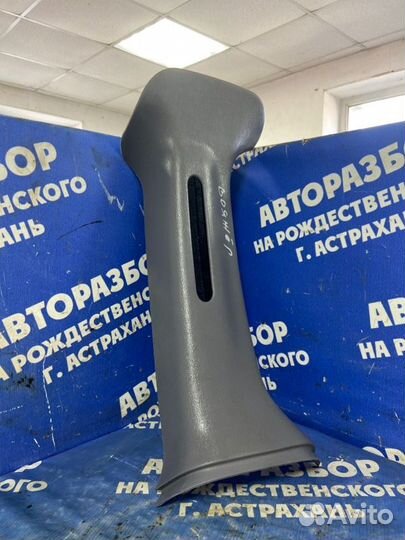 Накладка стойки. Plymouth Voyager минивен 6G72