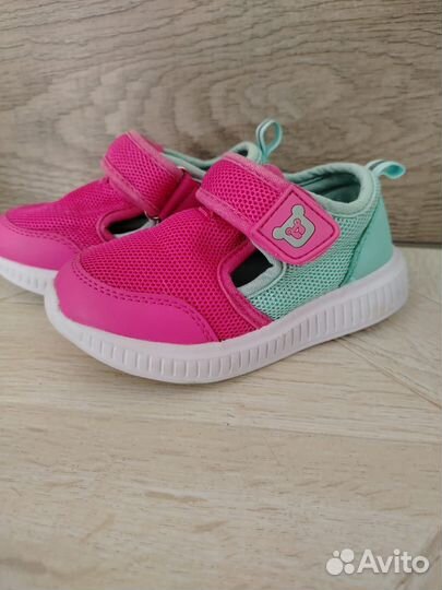 Кроссовки летние