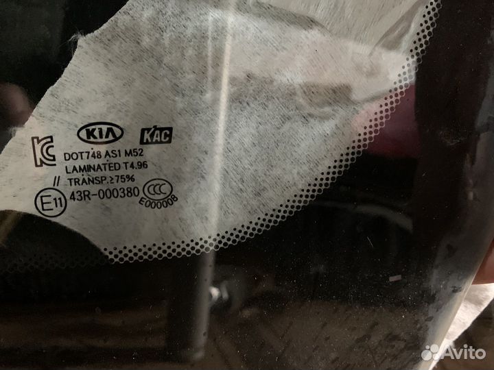 Стекло лобовое Kia Sorento