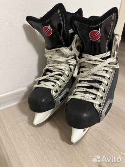 Коньки хоккейные Larsen