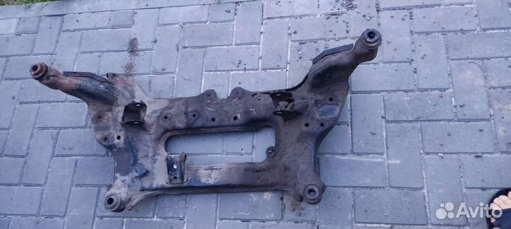 Подрамник Nissan Xtrail t30