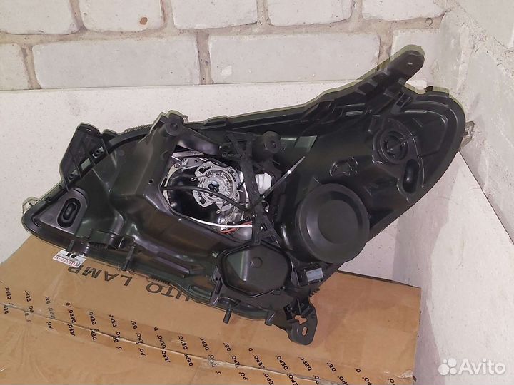 Фара правая Opel Astra h xenon