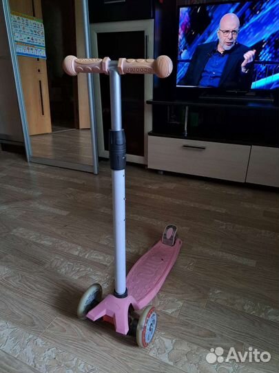 Самокат детский со светящимися колесами