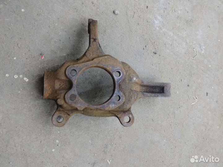 Кулак передний правый nissan qashqai j10