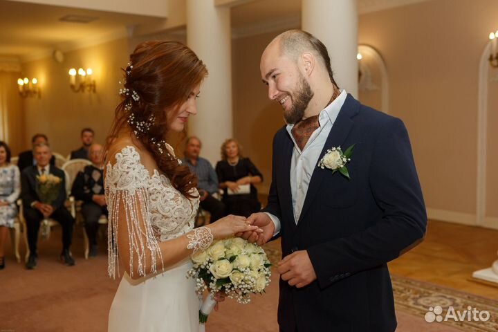 Свадебное платье со шлейфом