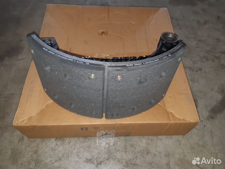 Колодка тормозная в сборе. 711-50200-6880