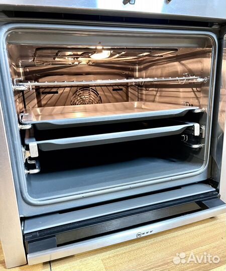 Духовка Neff с прячущейся дверью и функцией пара