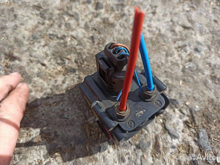 Блок клапанов пневмоподвески BMW 5 E60/E61 рест