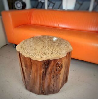 Круглый журнальный стол ручной работы