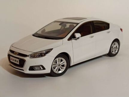 Chevrolet Cruze 2015 White 1:18 Paudi