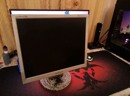 Монитор Samsung