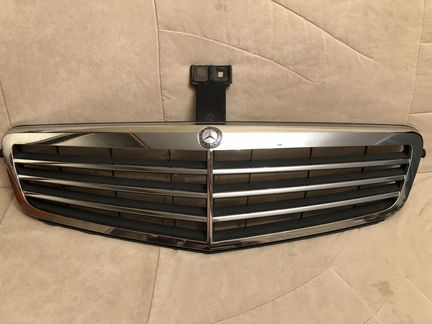 Решетка Мерседеса с-180 рестайлинг 2011г
