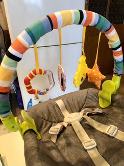 Дуга с игрушками на коляску стульчик кроватку
