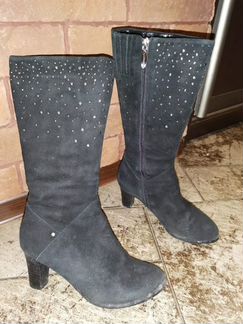 Зимние замшевые сапоги со стразами