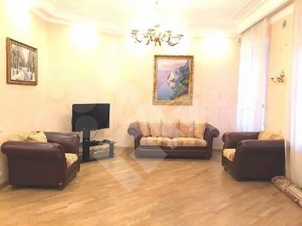 4-к квартира, 138 м², 2/5 эт.