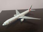 Модель самолёта боинг 777-300 Emirates 1/200